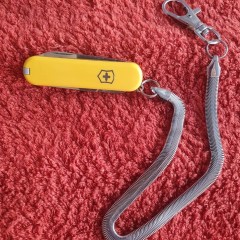 Задняя накладка для ножей VICTORINOX C.6208.4.10 58 мм пластиковая жёлтая