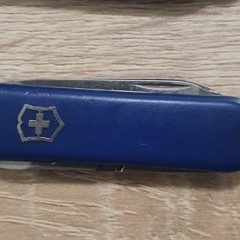 Задняя накладка для ножей VICTORINOX C.6208.4.10 58 мм пластиковая жёлтая